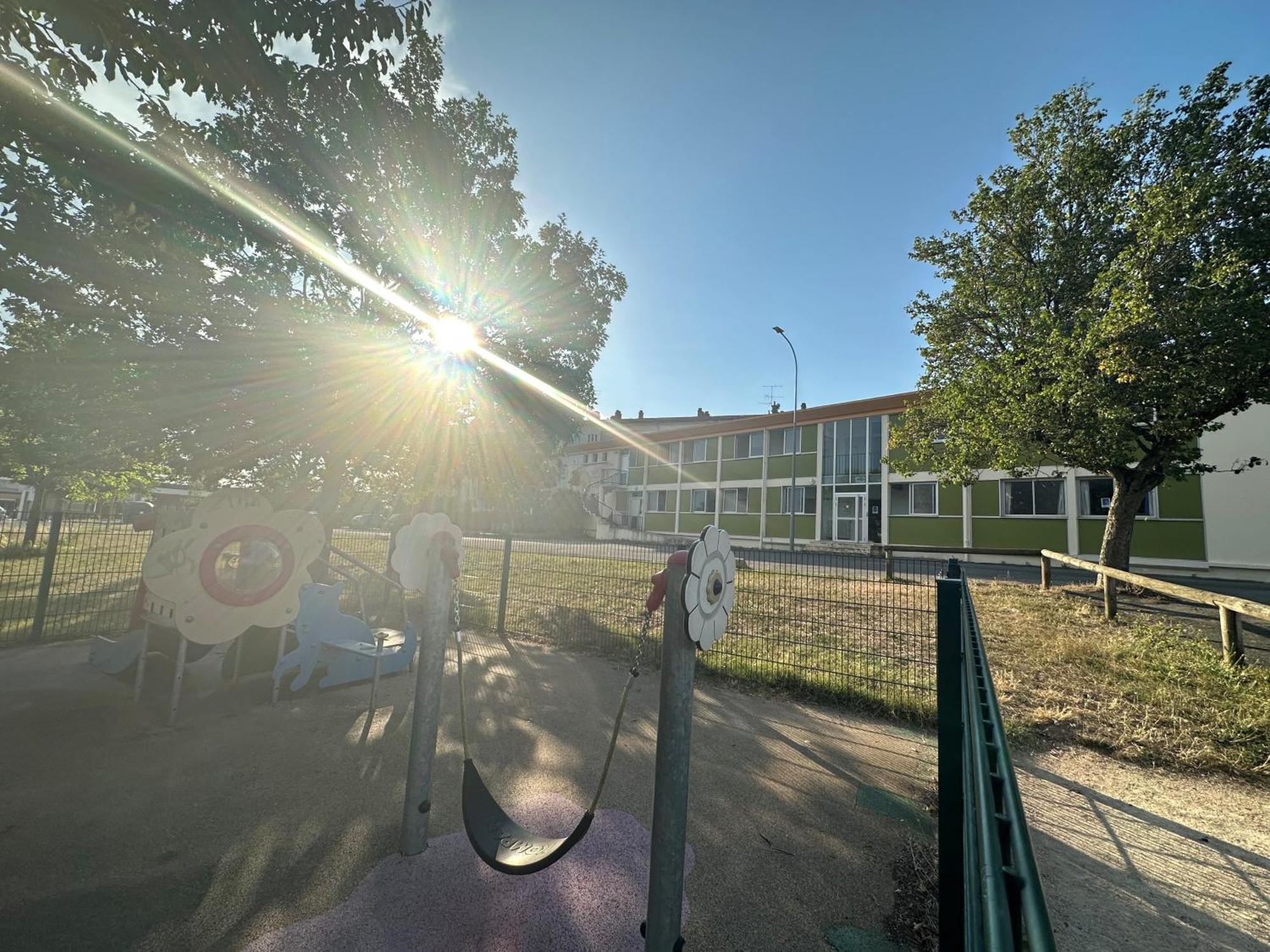Auberge De Jeunesse Hi Poitiers Kültér fotó