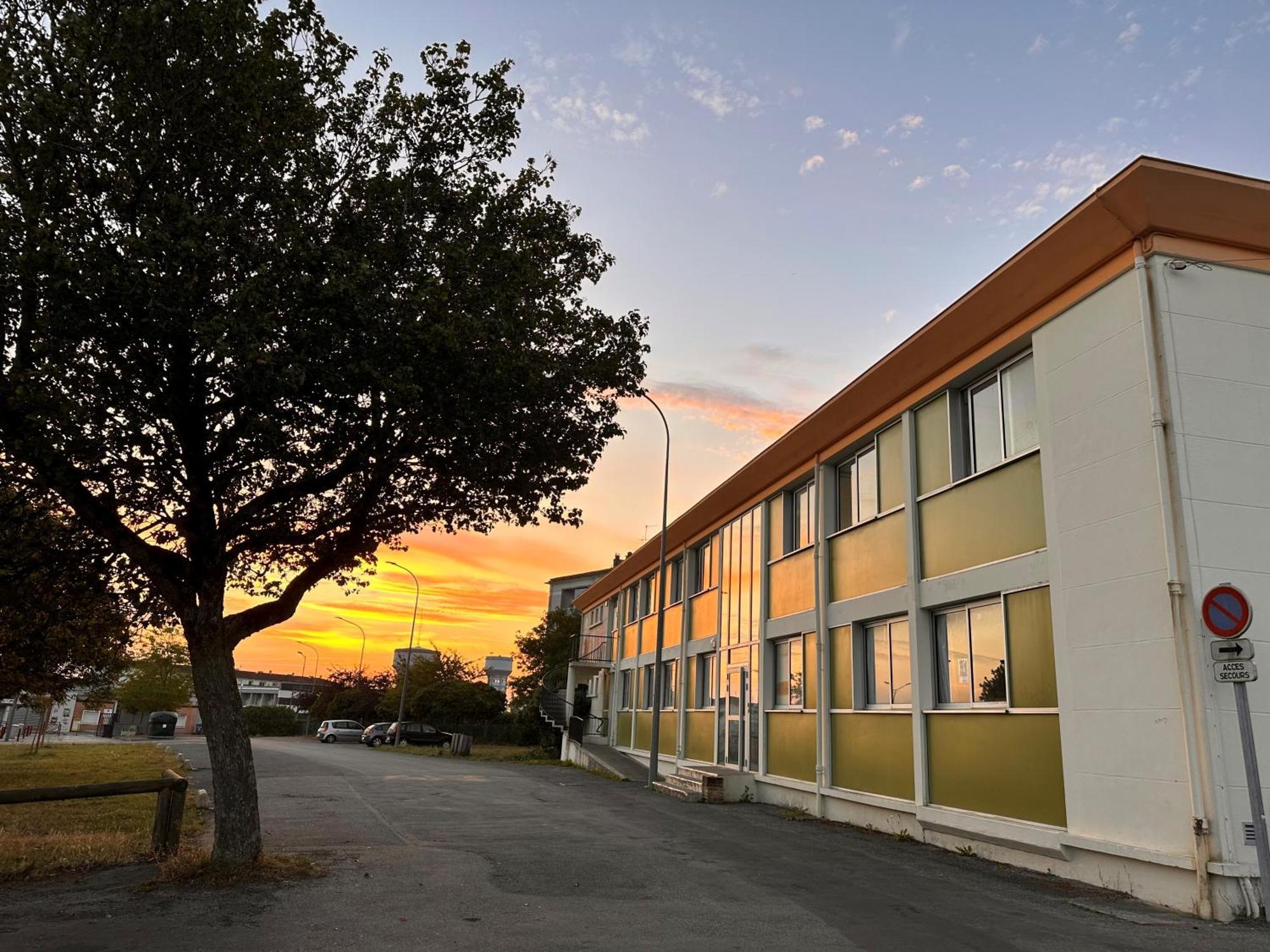 Auberge De Jeunesse Hi Poitiers Kültér fotó