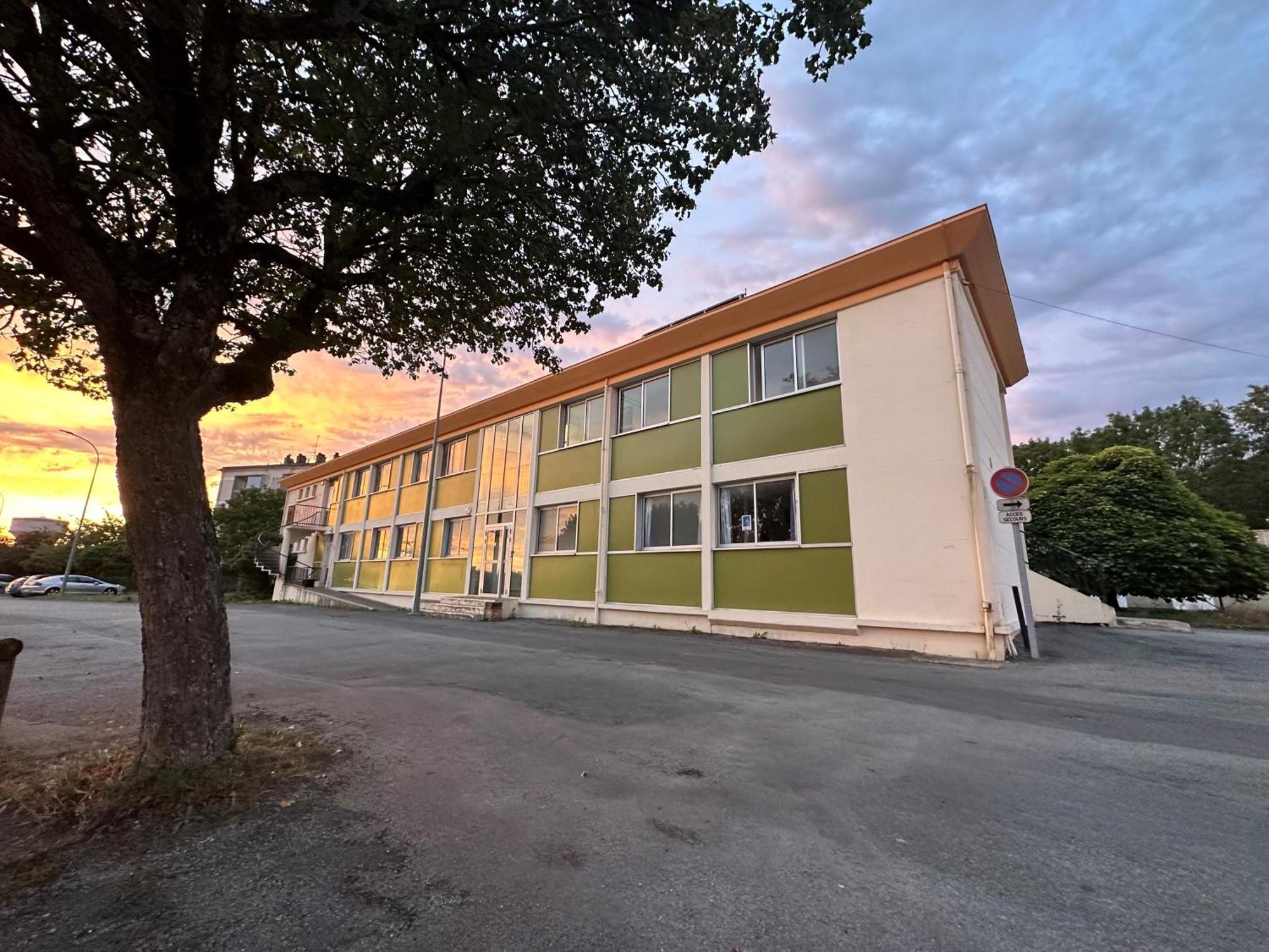 Auberge De Jeunesse Hi Poitiers Kültér fotó